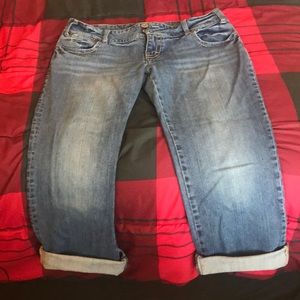Medium wash capri’s